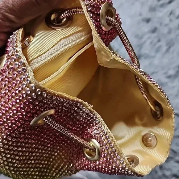 "Women's Rhinestone Mini Bucket Bag: Glamorous and Chic Fashion Accessory" - Picture 8 of 9